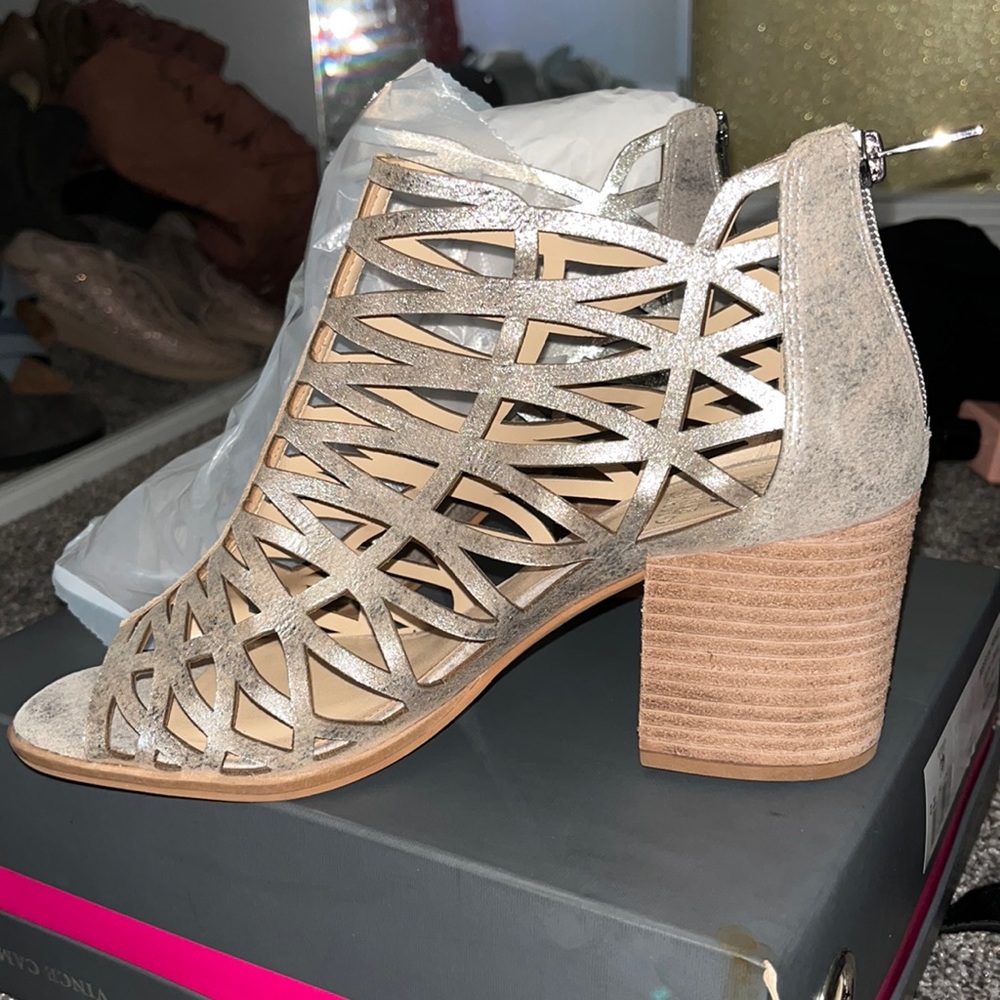 Vince Camuto Sandy Silver Sparkling Suede 9.5W